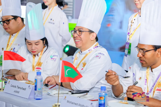 “食”來(lái)運(yùn)轉(zhuǎn)聚灣區(qū) 鏈接全球向未來(lái)——2025中食展?廣州（Food2China Expo）盛大開(kāi)幕！